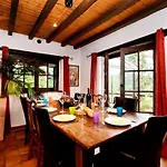 Met Zwembad Rust En Ruimte