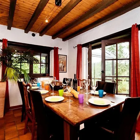 Met Zwembad Rust En Ruimte